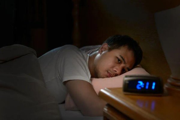 忆速配 失眠新救星，每周睡眠延长“一整晚”！新型抗失眠药在中国获批上市，长期使用无身体依赖